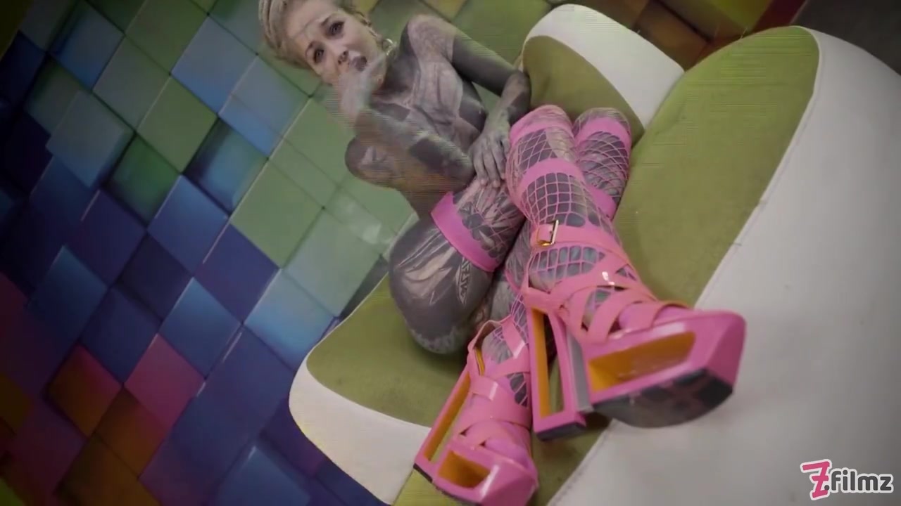 Heavily Tattooed Anuskatzz Stretches Her Ass