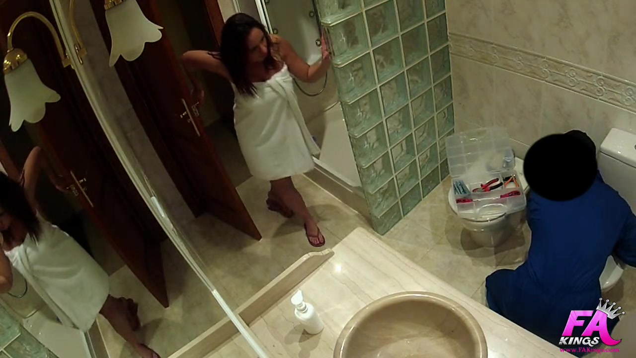 I fuck the plumber and film it without him knowing it