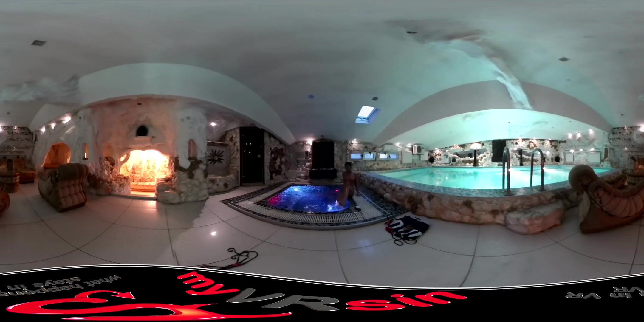 Coco De Mal in Hot Tub - myVRsin