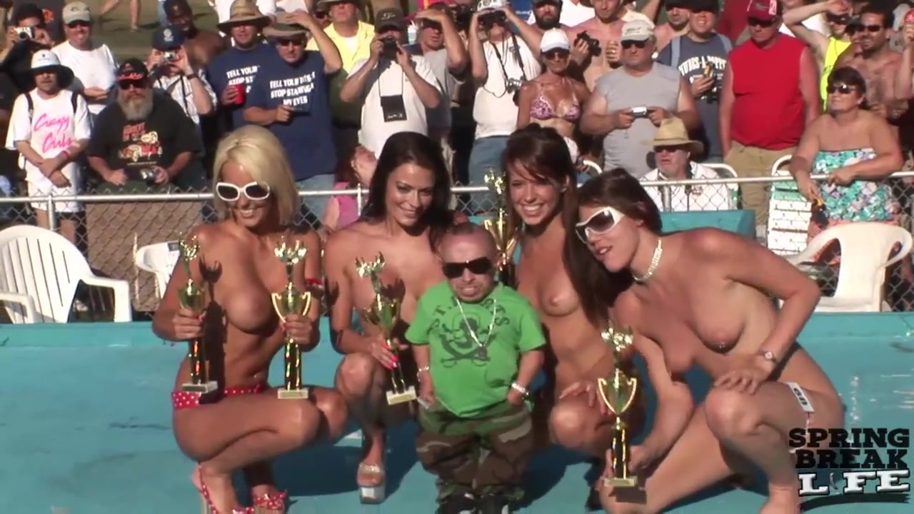 Non-Contestant Amateur Girls at Nudes-a-Poppin - SpringBreakLife