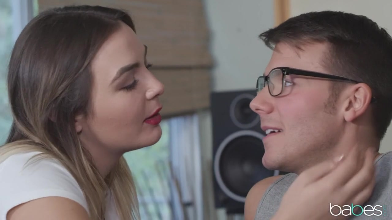 Blair Williams & Codey Steele in Love Is Blind - Babes