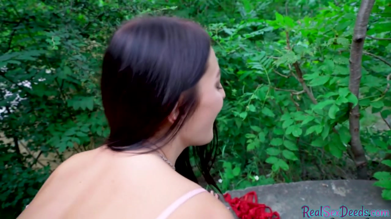 Pulled eurobabe outdoor banged for cash before giving head
