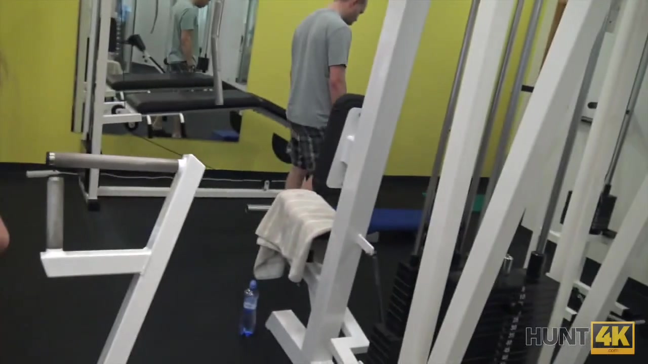 HUNT4K. Man for money let stranger fuck his slutty girlfriend in gym