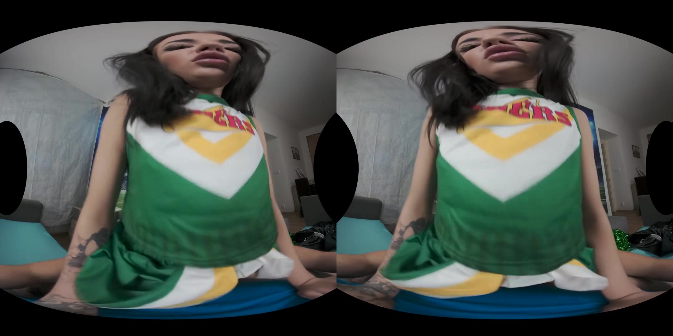 Chloe Heart: The Cheerleader