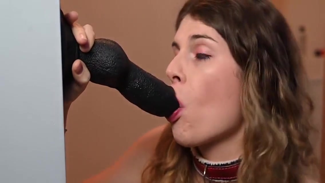 Zeta Paws Dildo Deepthroat 4 Min
