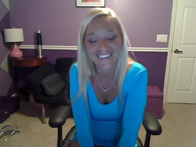 Hot blonde webcam model flashing her huge boobs for the viewers