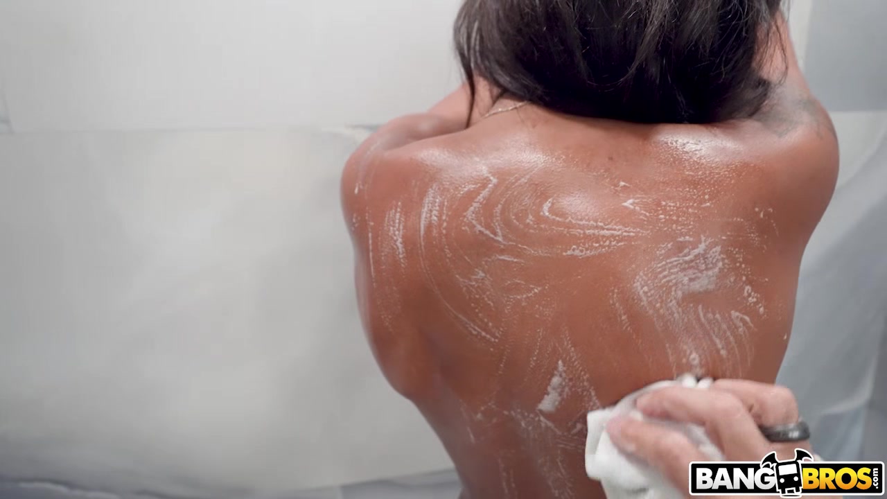 Zoey Sinn Shower Creampie