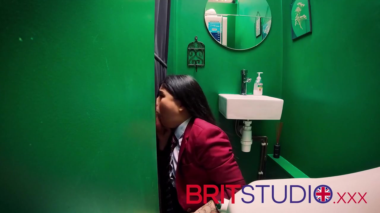 Sucks Dick At The Gloryhole