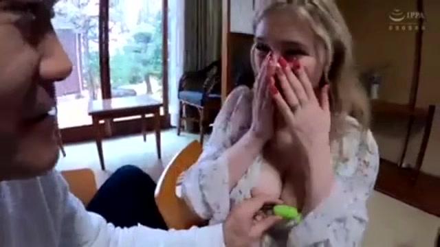 06750,Porn featuring lustful women