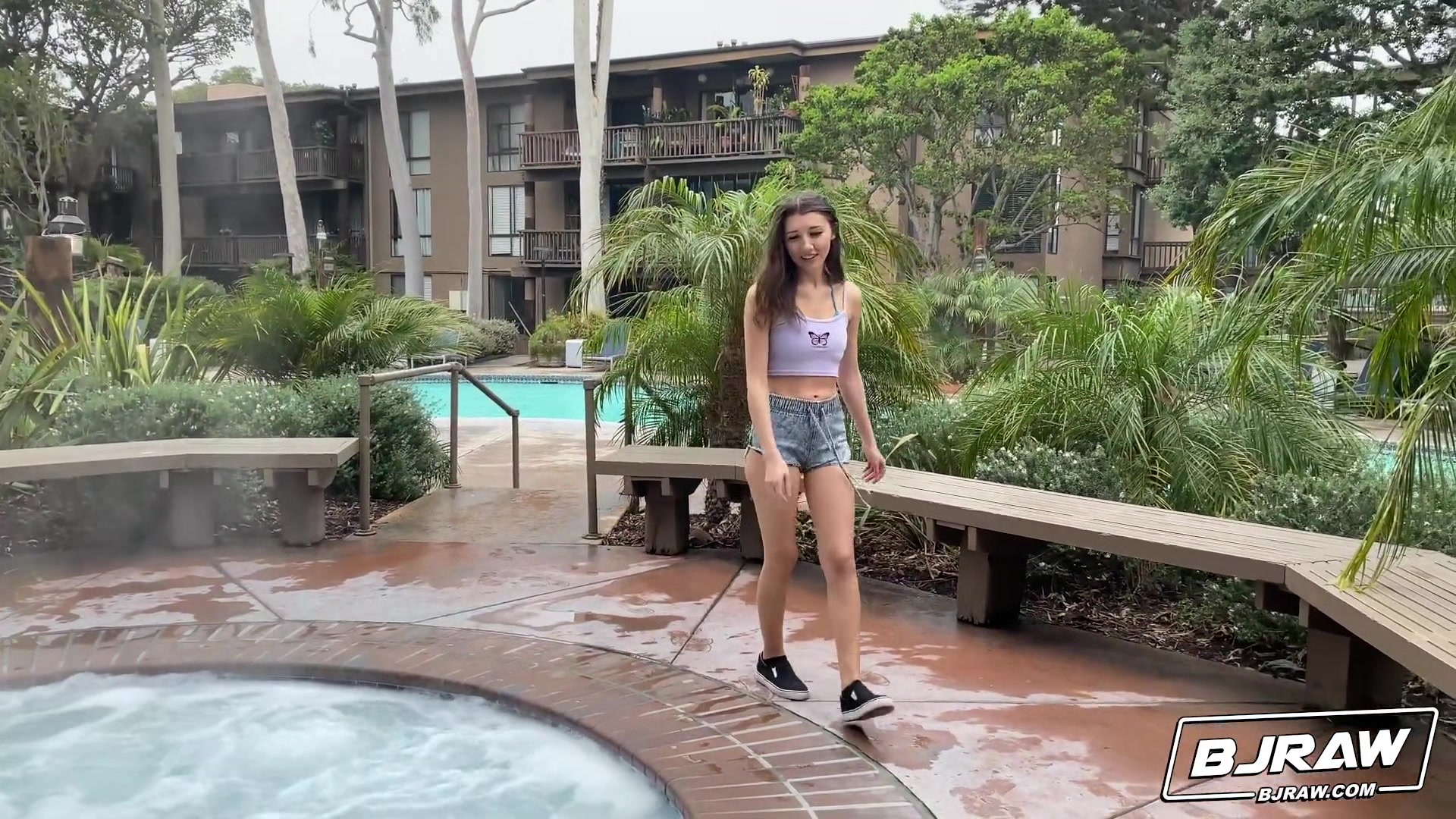 Maya Makes It Hot - BJRaw