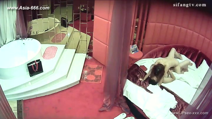 Hackers use the camera to remote monitoring of a lover's home ***