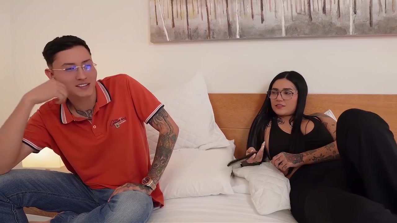 Tatuada Deliciosa Se Pone Cachonda Cuando Nos Dejan Solos! - Rey Leather