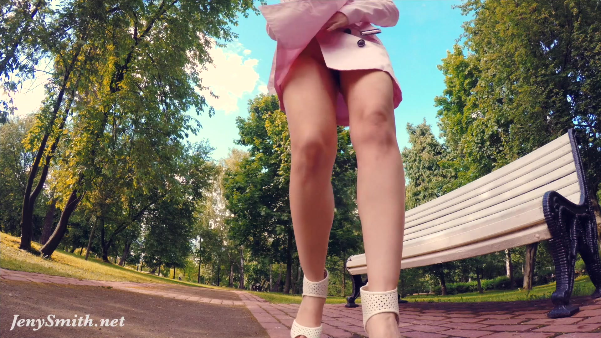 Jeny Smith fully naked in a park got caught