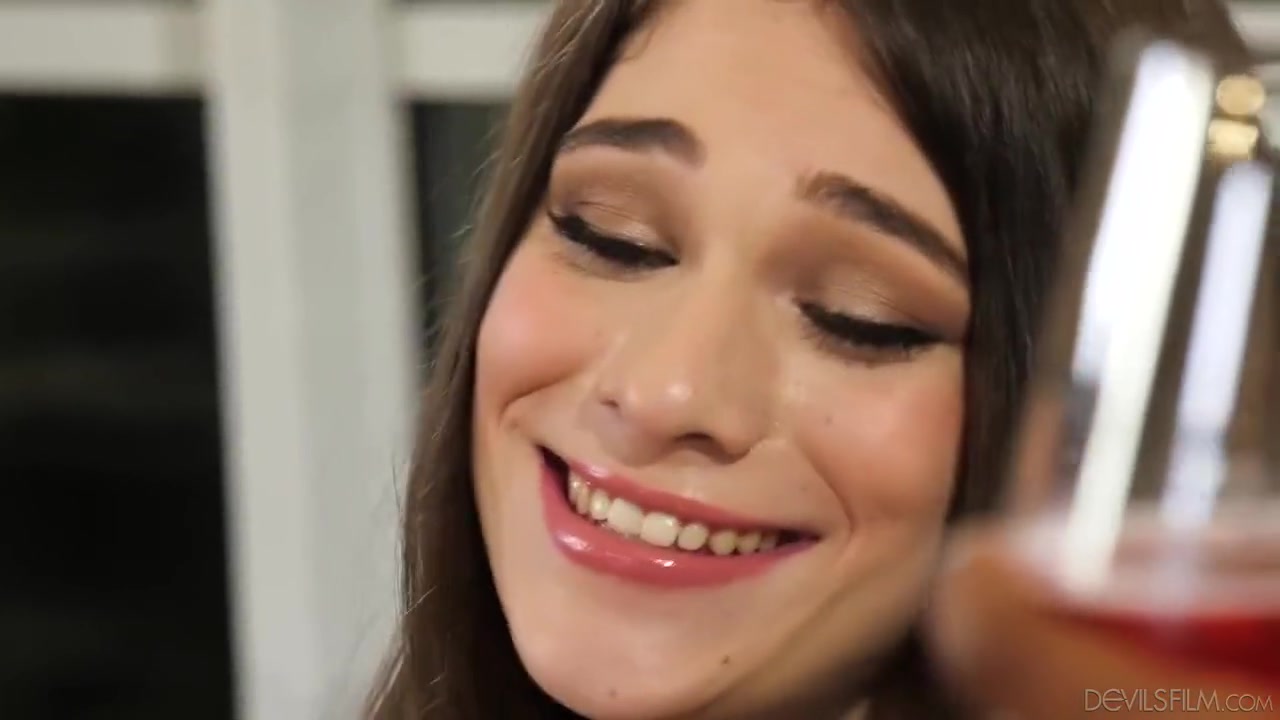 Menage A Tranny - Jessy Bells And Daizy Cooper
