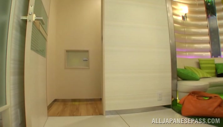 Attractive Japanese likes to get her pussy pleased
