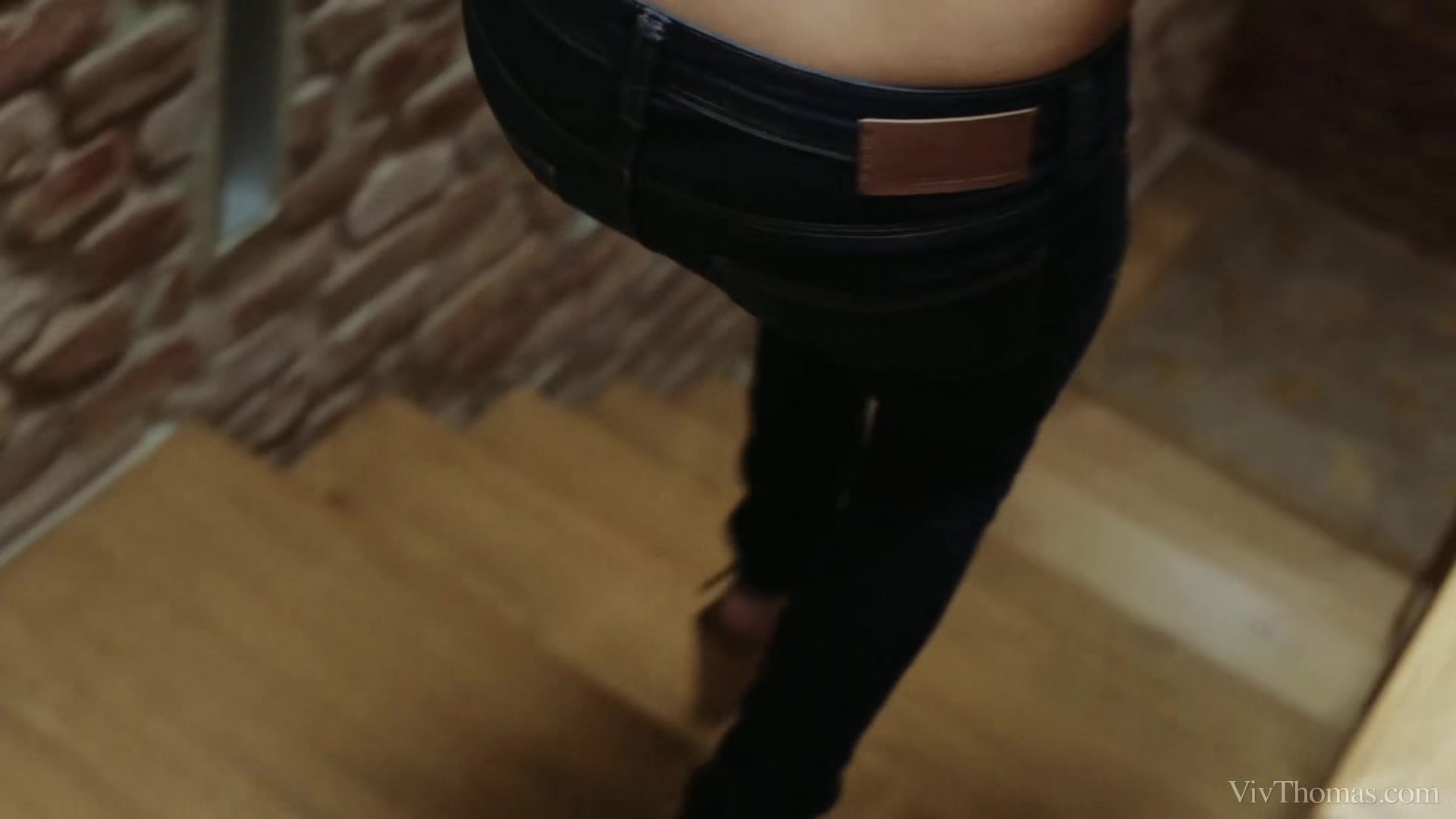 The Circle Scene 1 - Alexis Crystal & Eileen Sue - VivThomas
