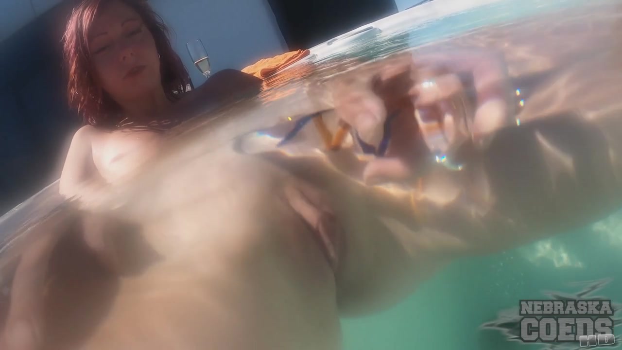 Beautiful Bleika Underwater Jacuzzi Masturbating With Glass Dildo
