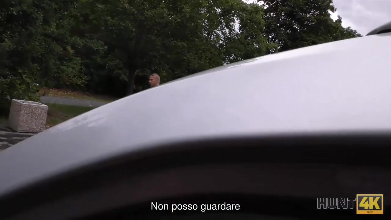HUNT4K. Hunter prende la ragazza calda e il suo fidanzato dal centro commerciale