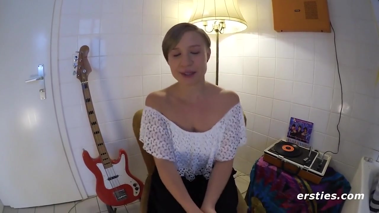 All Girl Orgy Ends Up With A Girl Squirting! - Lesbian Orgy
