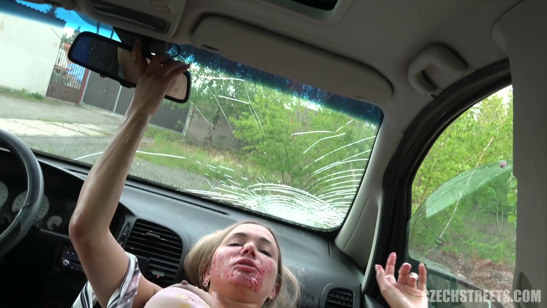 Czech Streets – Food Massacre in the Car