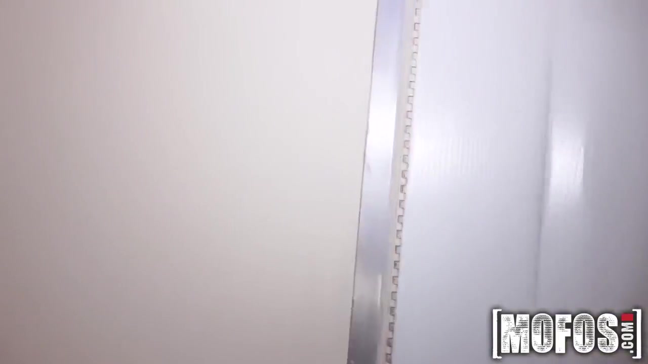 She Tries On Clothes Before Sucking Her Boyfriend