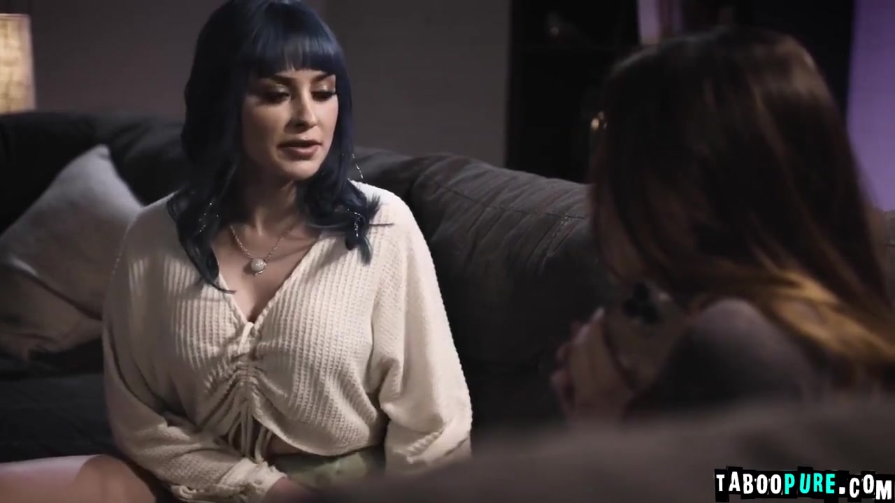 Jewelz Blu And Bella Bends - Lesbian 69 Position For And Milf