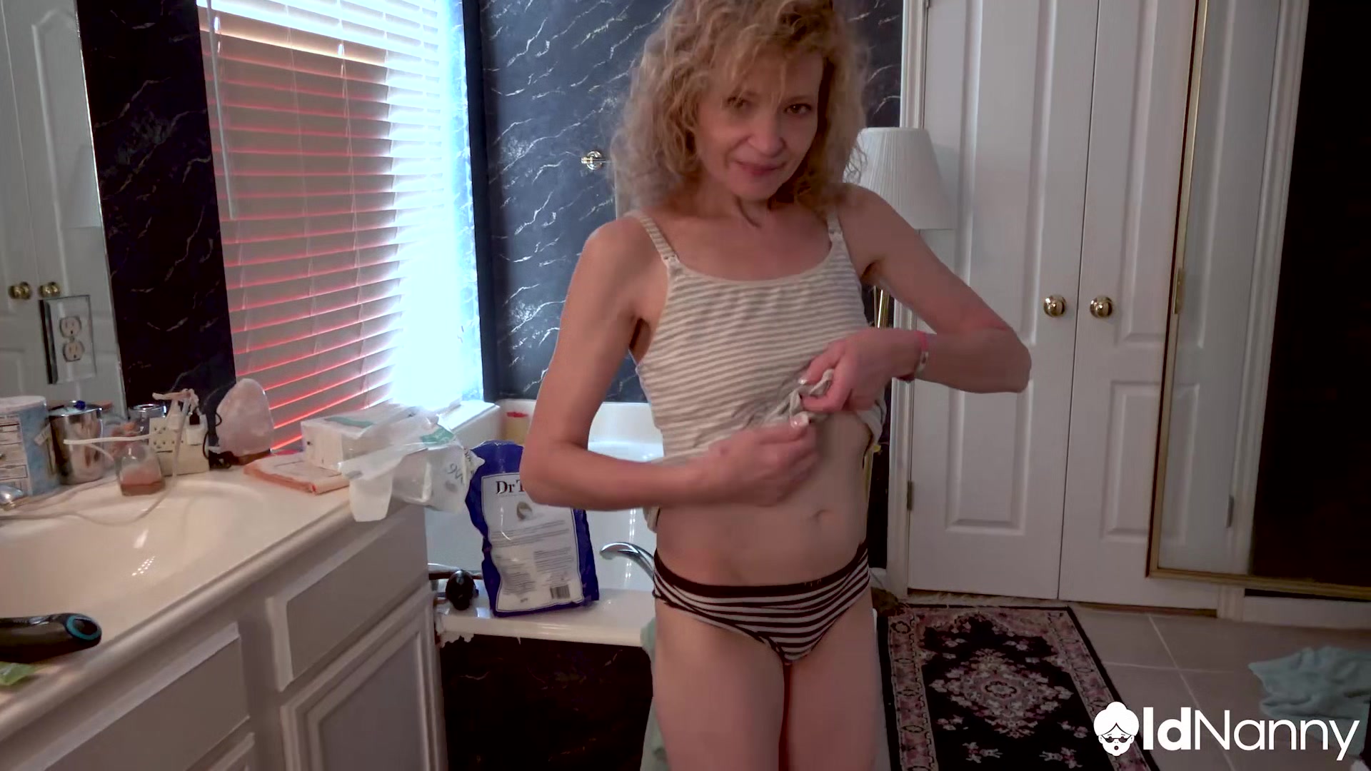 American Mature Intimate Shower And Masturbation - OLDNANNY