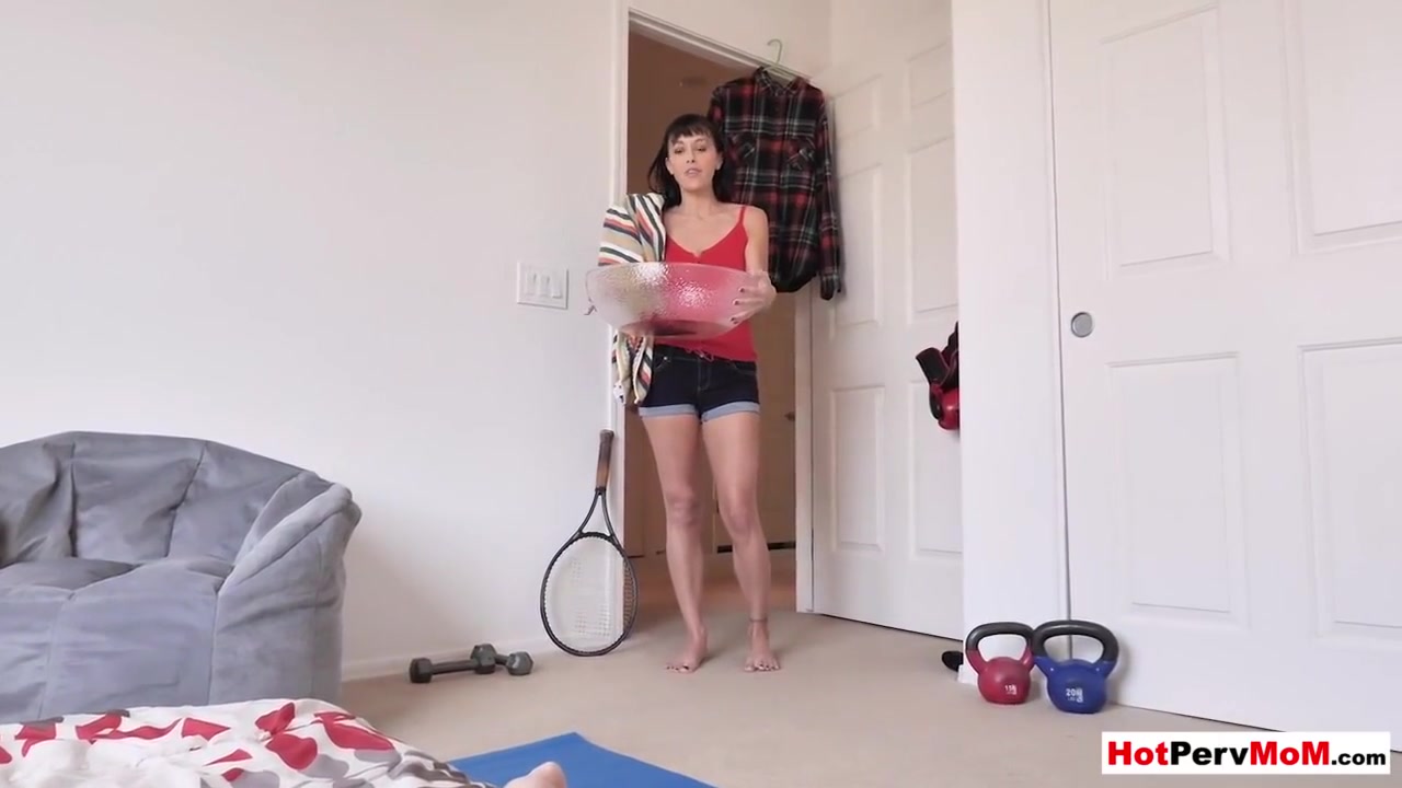 Kinky Milf Stepmother Wakes Up Stepson With Blowjob