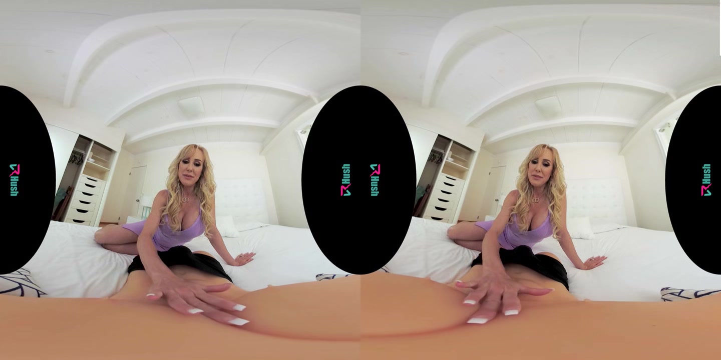 VRHUSH Brandi Love masturbating in virtual reality