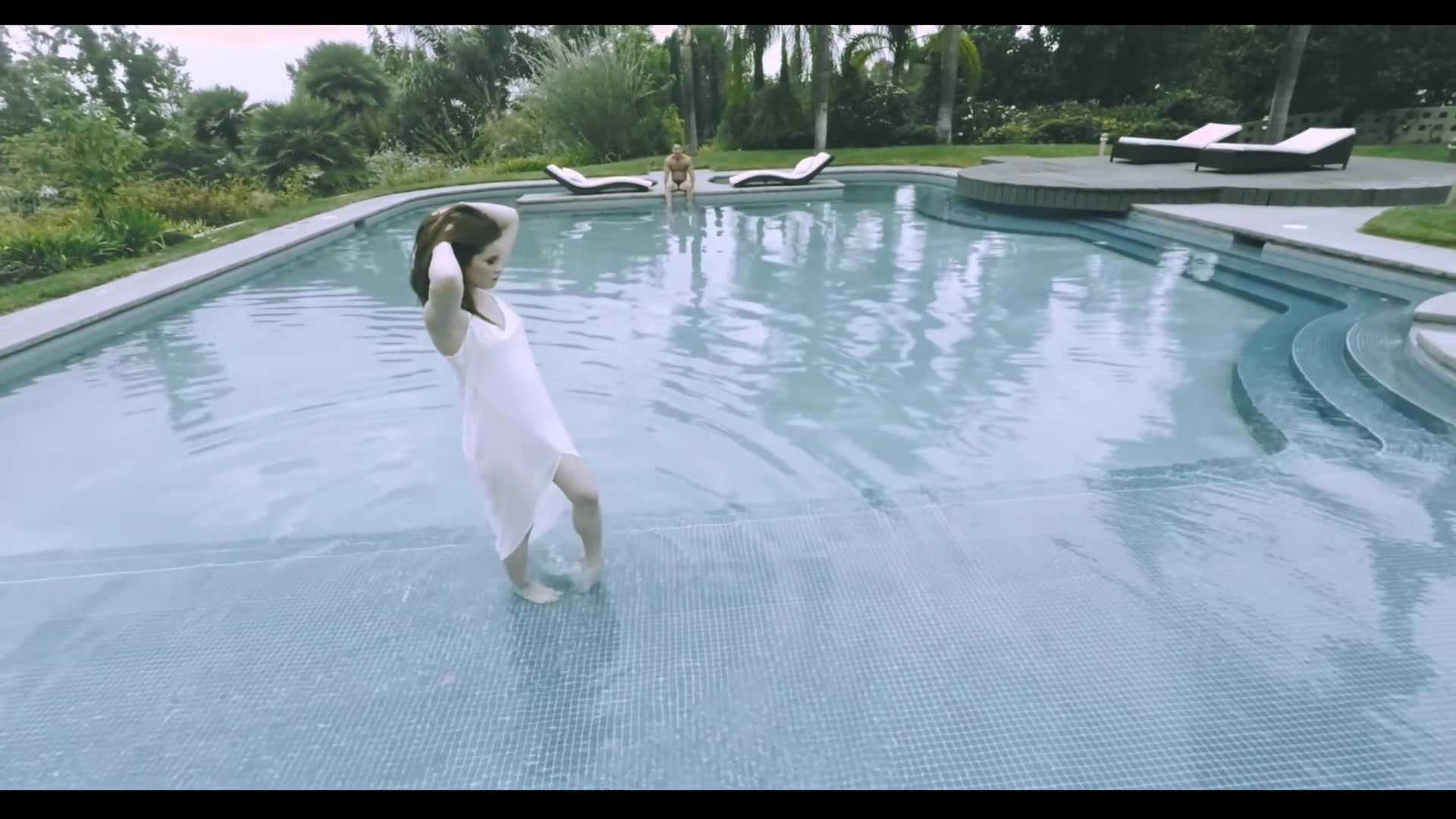 Jenna Ross Gets Fucked By The Pool