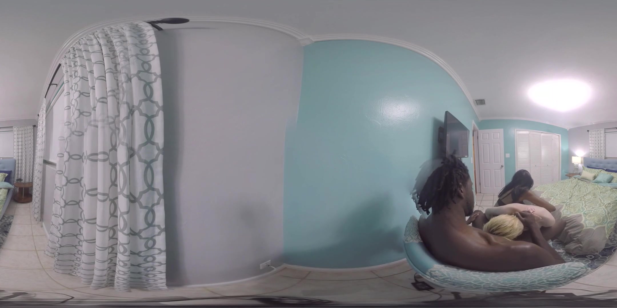 Interracial Threesome - VirtualPorn360