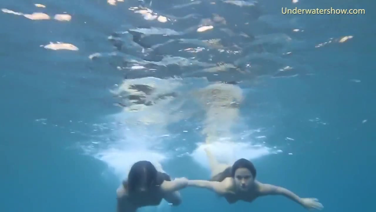 Enjoy Thick Chicks Underwater Lesbians