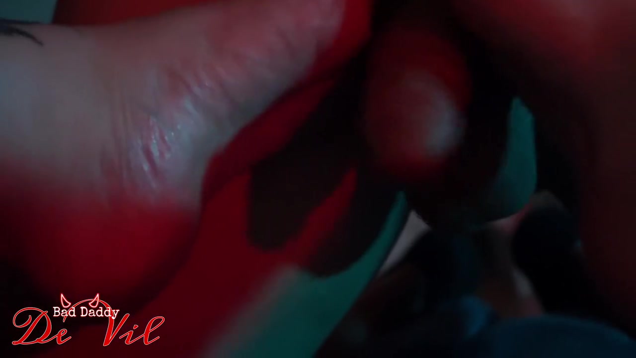 Letting My Neighbors Wife Play With My Dick And Foot Massage