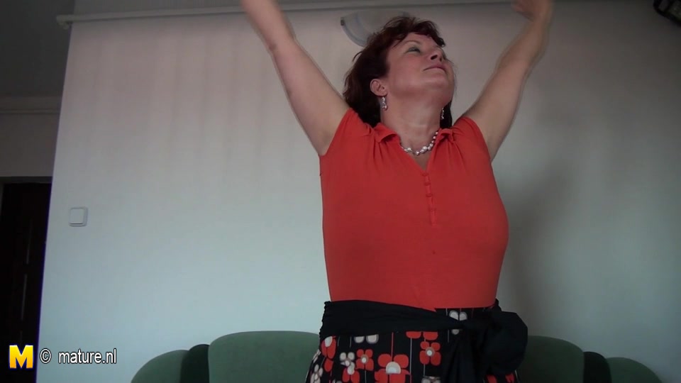 Naughty Mature Slut Getting Wet On Her Bed - MatureNL