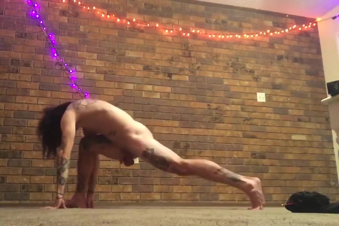 Gabriel Nude Yoga Quick Afternoon Session With Black Angel