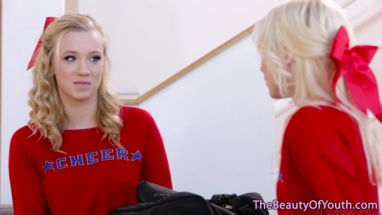 Cheerleader Dykes Pussylick Before Tribbing