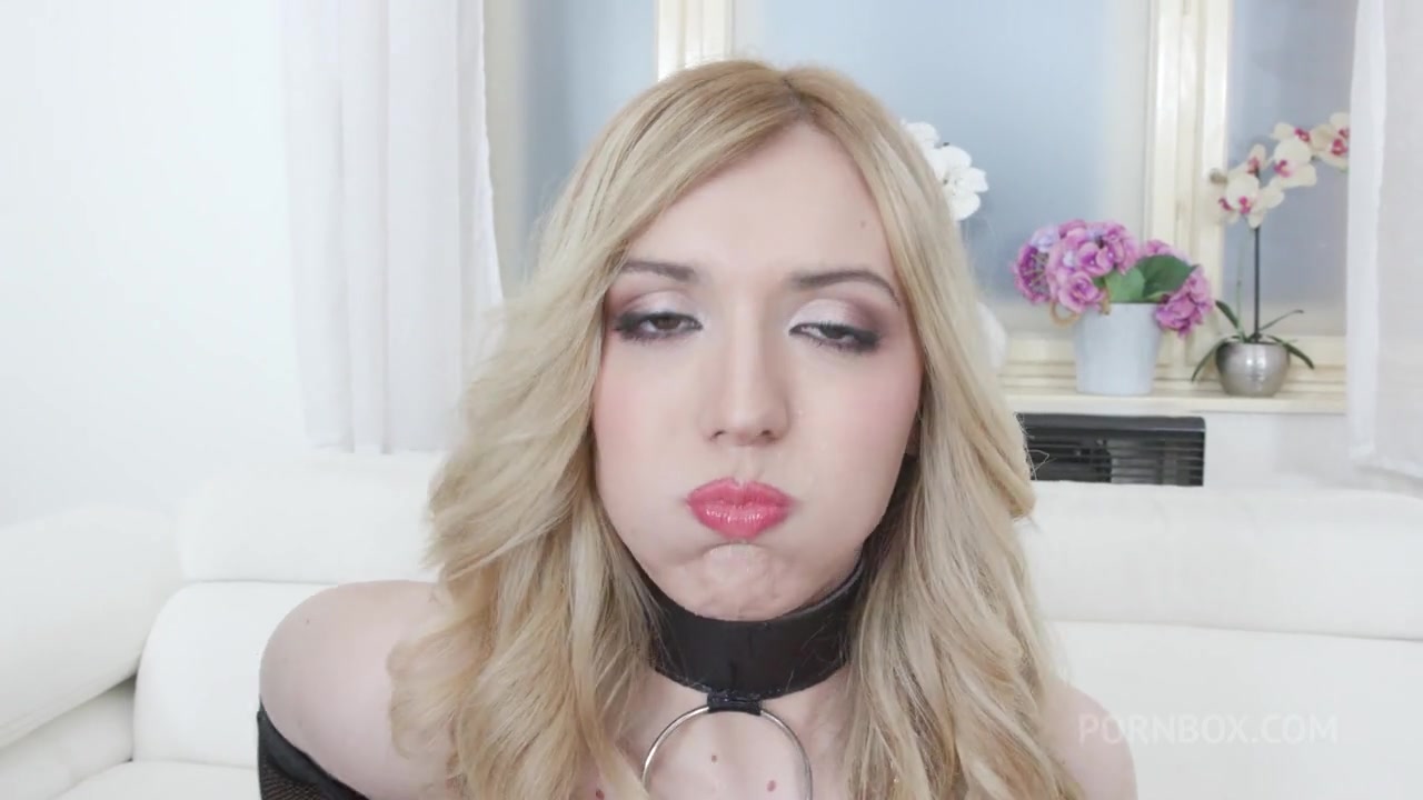 BELLE JOLIE PISS DRINKER - PissVids