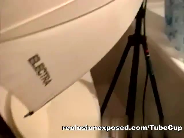 Hairy pussy lovely asian in the tub dildoing