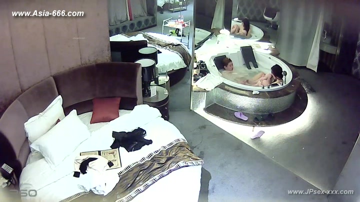 Hackers use the camera to remote monitoring of a lover's home life.***