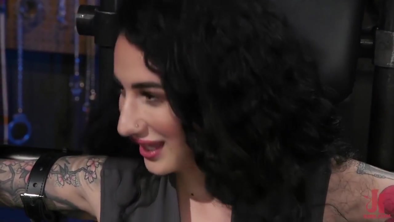 Gets Dominated By - Arabelle Raphael, Ana Foxxx And Dee Williams