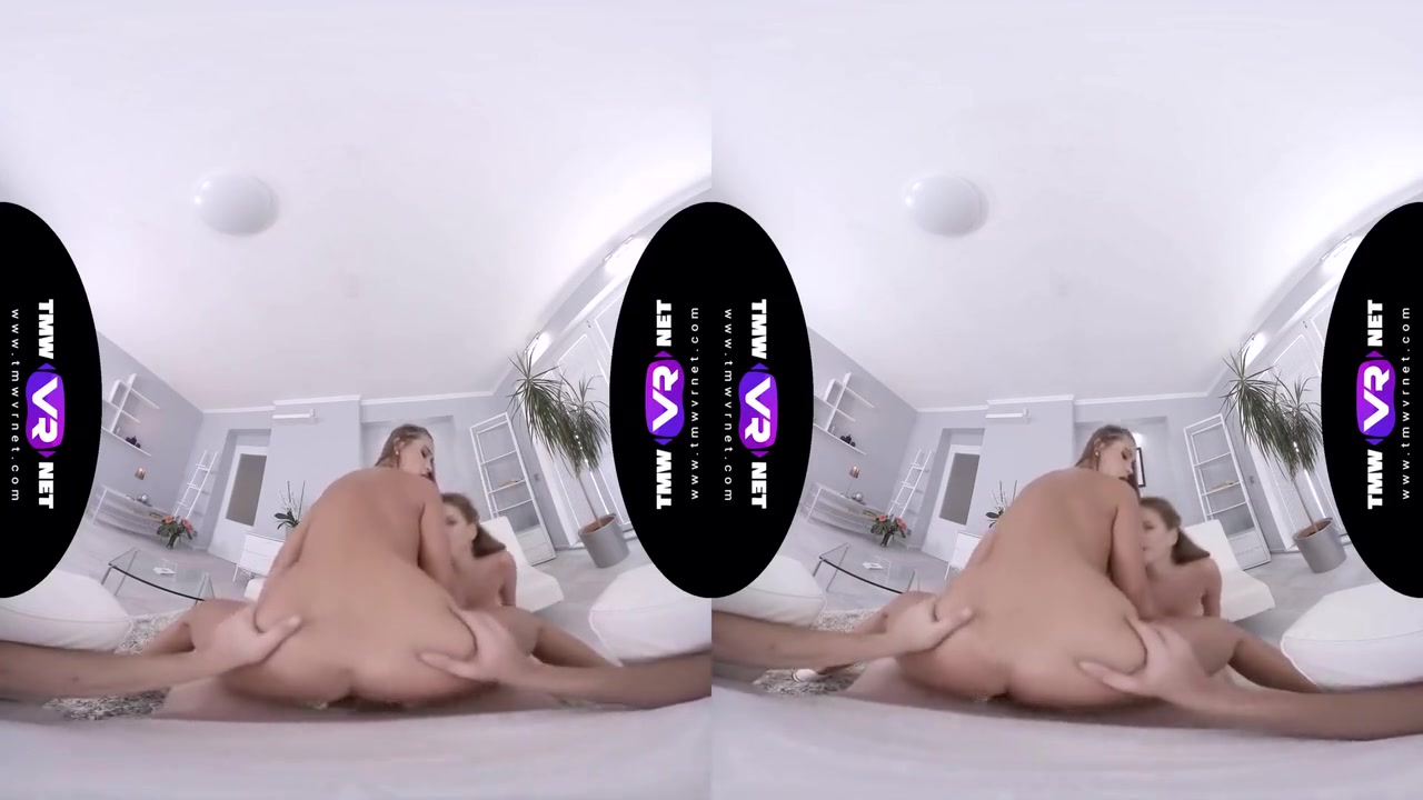 Mia Card Play Becomes A - Virtual Reality And Naomi Bennet
