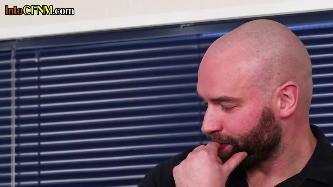 CFNM dominas blowing sub in office fellatio session