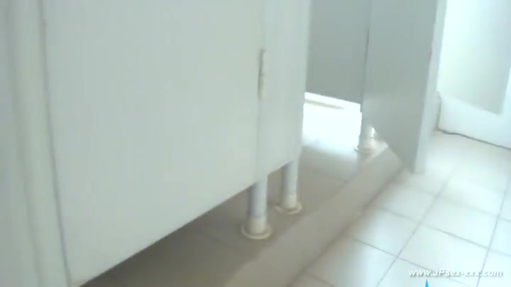 chinese girls go to toilet.28