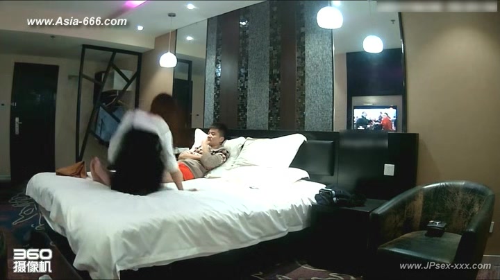 Hackers use the camera to remote monitoring of a lover's home life.167