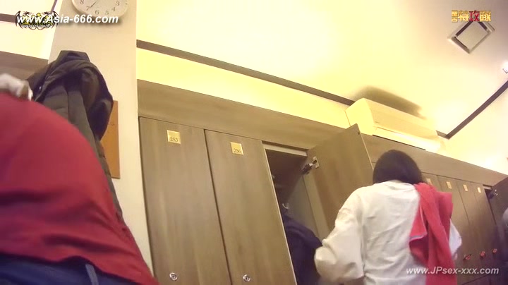 japanese public bathroom changeroom.***