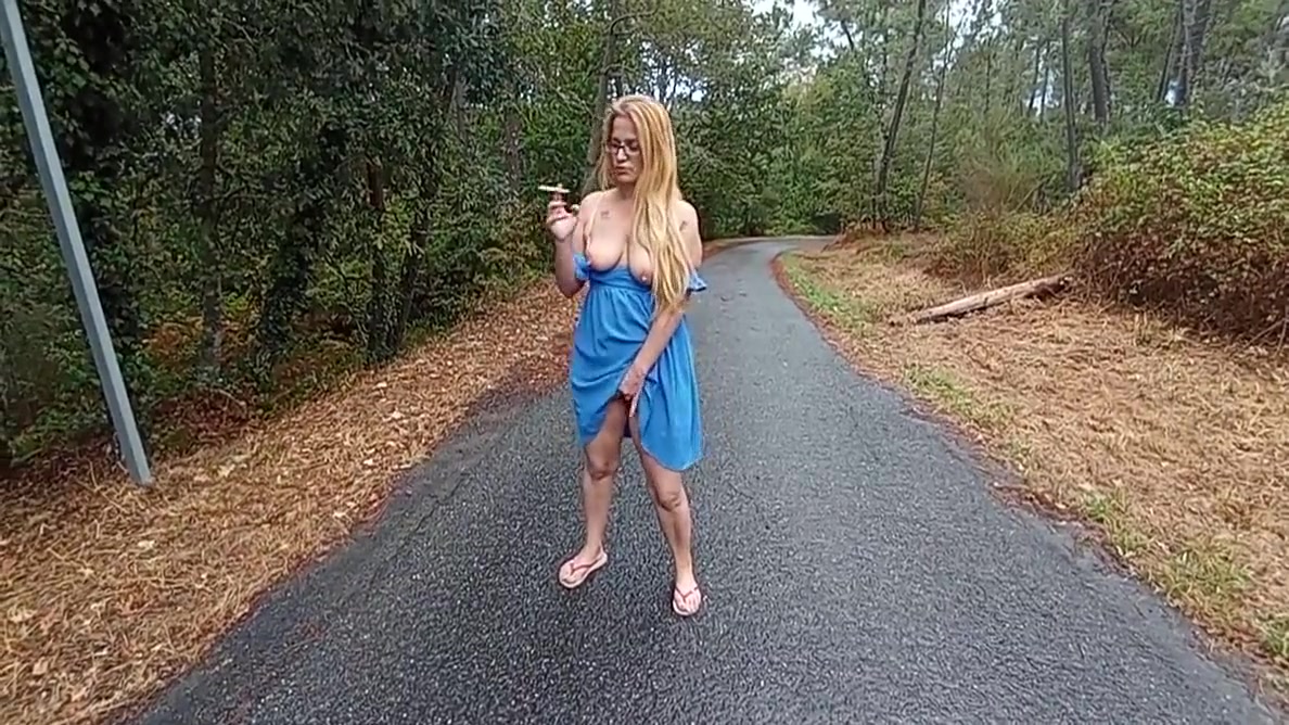 Fumando Mientras Me Toco Libre