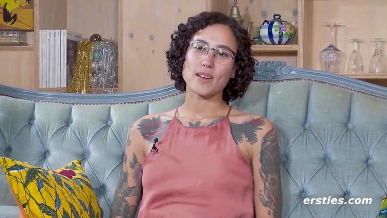 Sexy Brunette Gets Off While Using A Toy