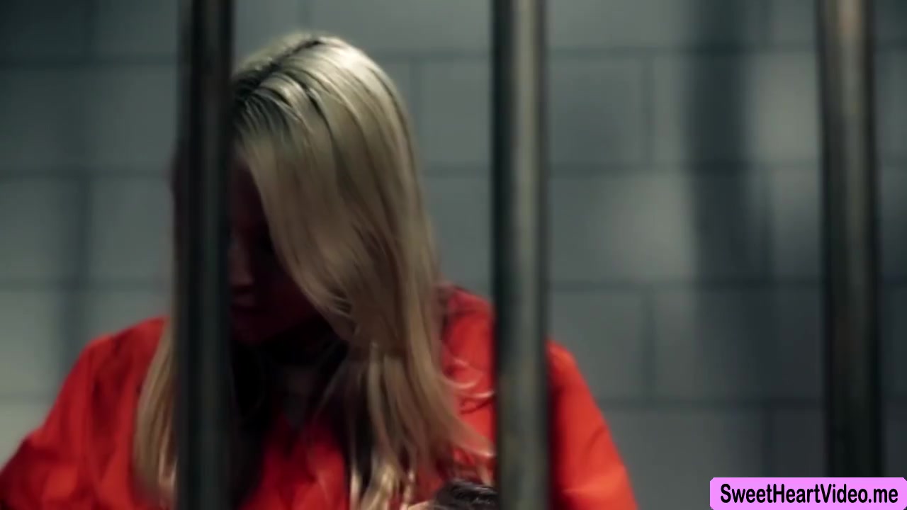 Gorgeous Prison Ladies Sarah And Mindi Goes Pussy Finge