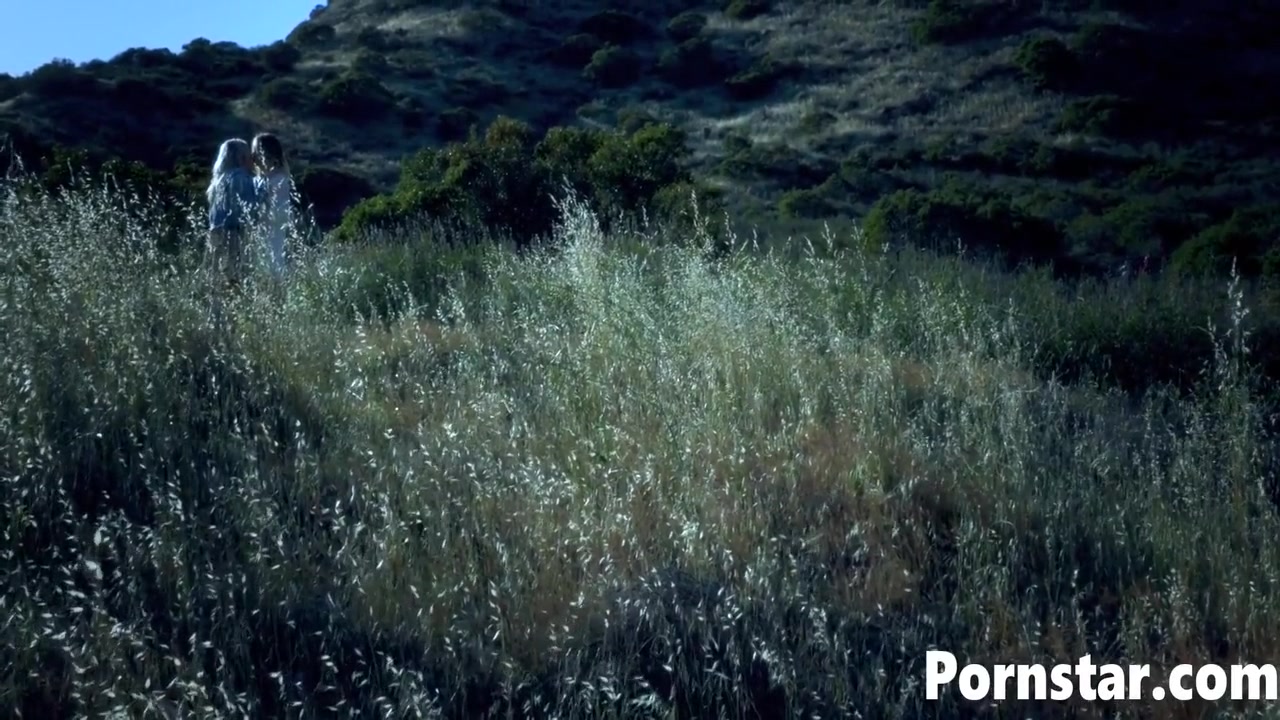 Scarlet Red And Blake Bartelli - Horny And Fuck Outdoors