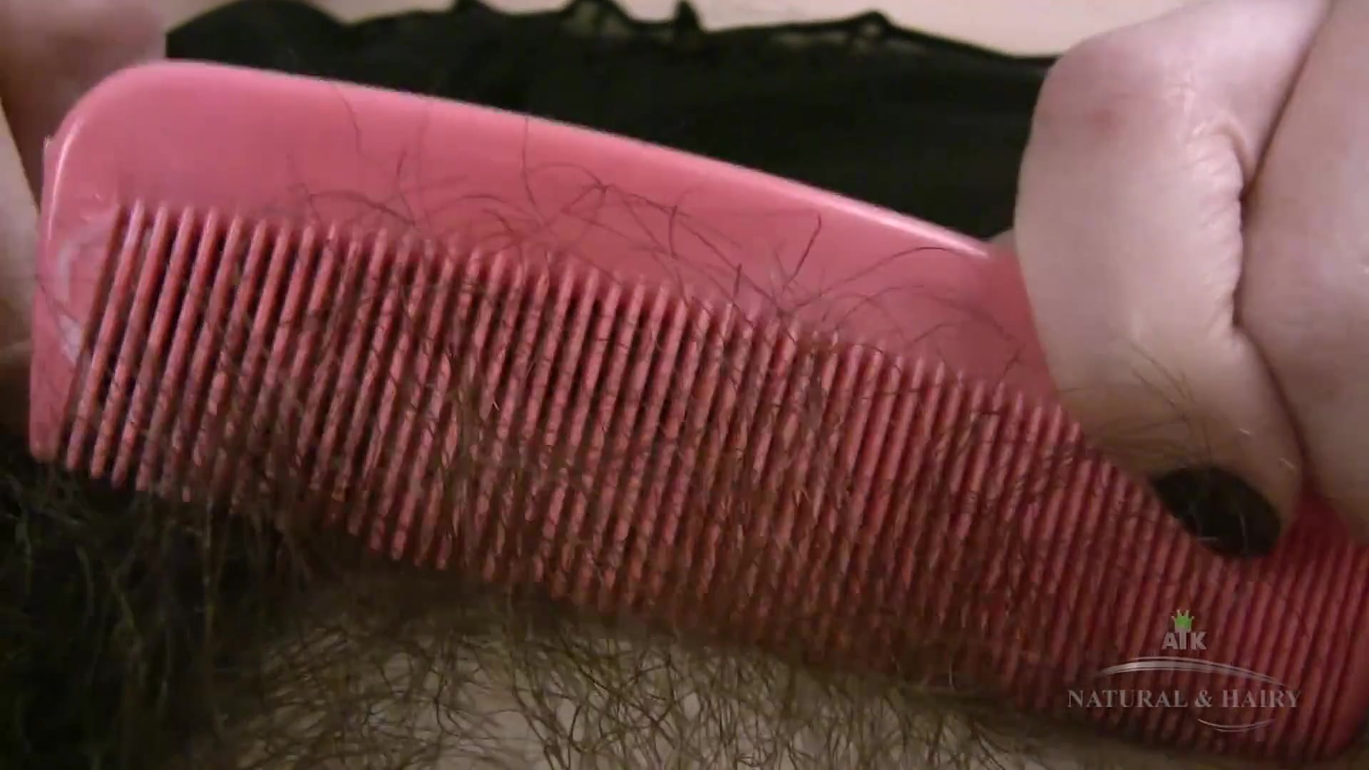 Simone Delilah Is Grooming Her Ample Body Hair